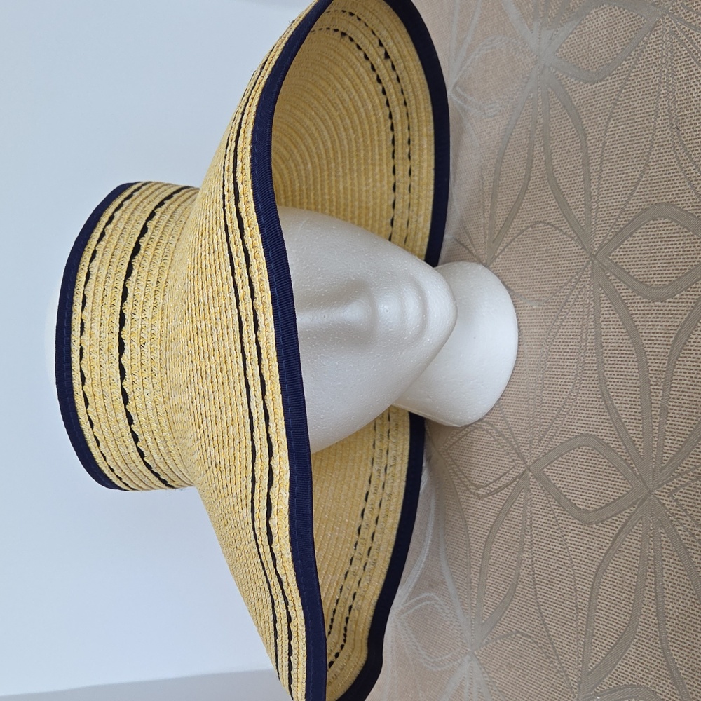 Roll-up straw hat visor packable